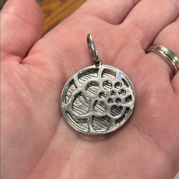 Silpada Silver Floral Pendant - Picture 5 of 5